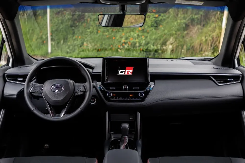 COROLLA-CROSS-05